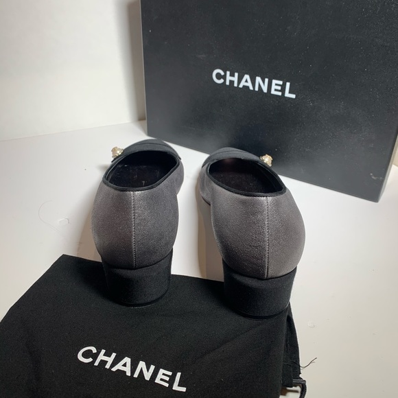Authentic CHANEL Pumps - Picture 4 of 7